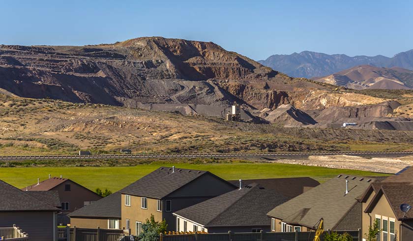 houses near mine site spi