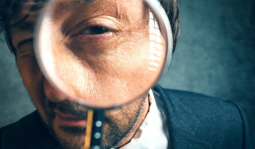 magnifying glass businessman spi