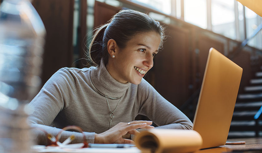 woman looking at laptop spi